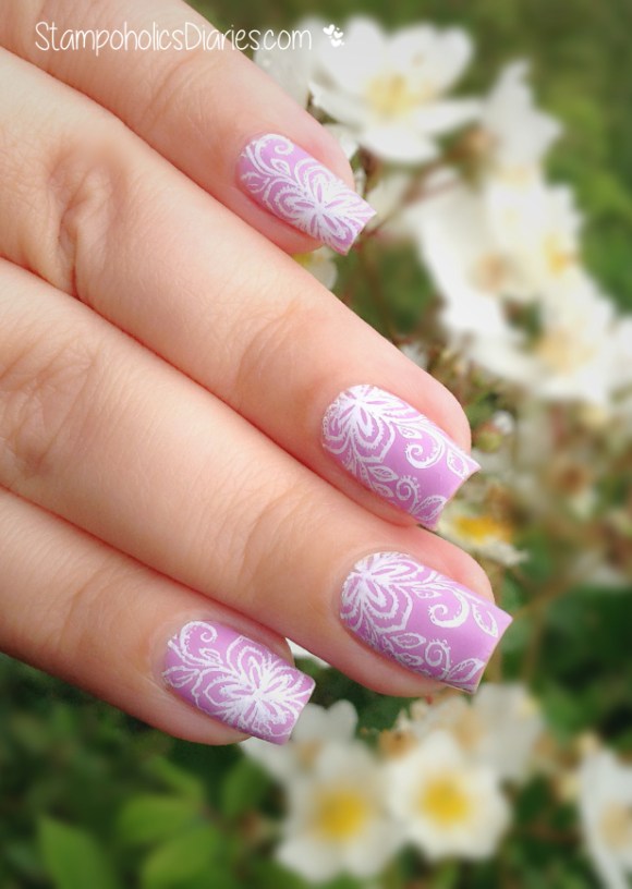 Sally Hansen 406 Purple Heart, Chez Delaney Dentelle 004 StampoholicsDiaries.com